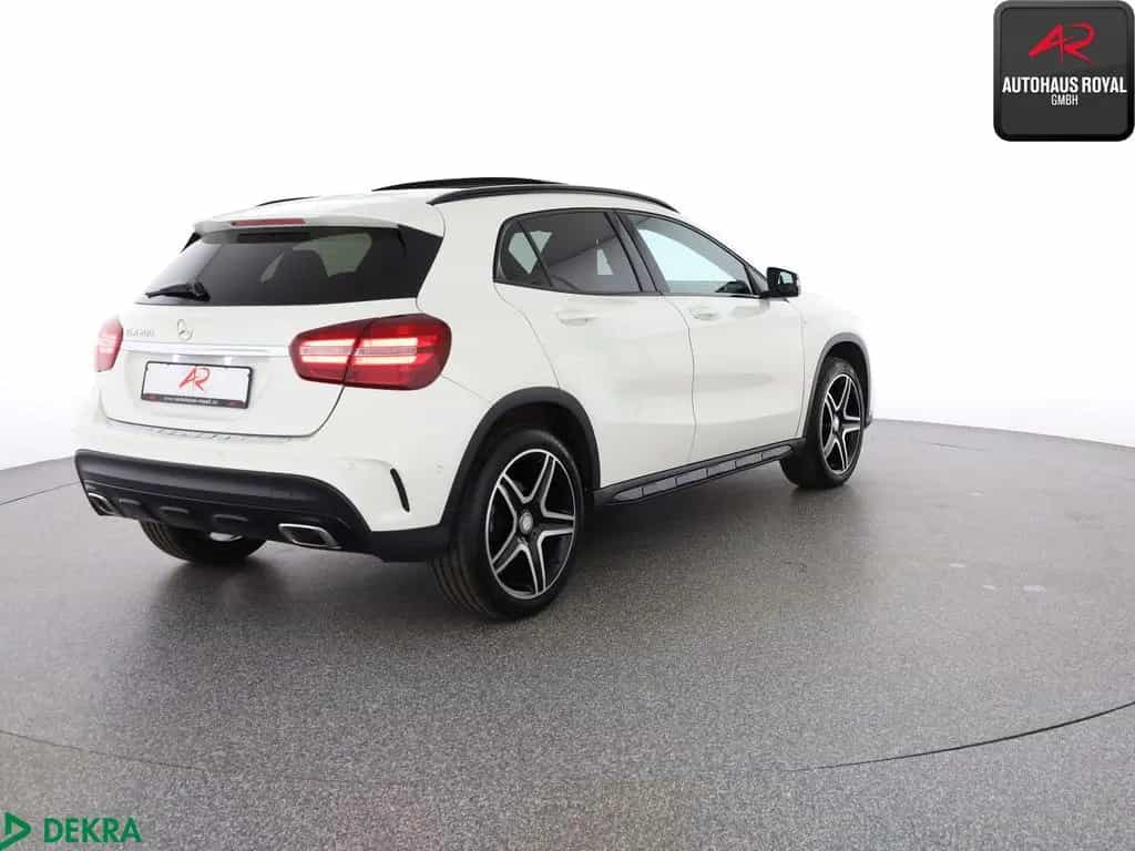 Mercedes-Benz GLA 200 AMG NIGHT PANO,KAMERA,PARKLENK,AMBIENTE 05/2017-photo-4