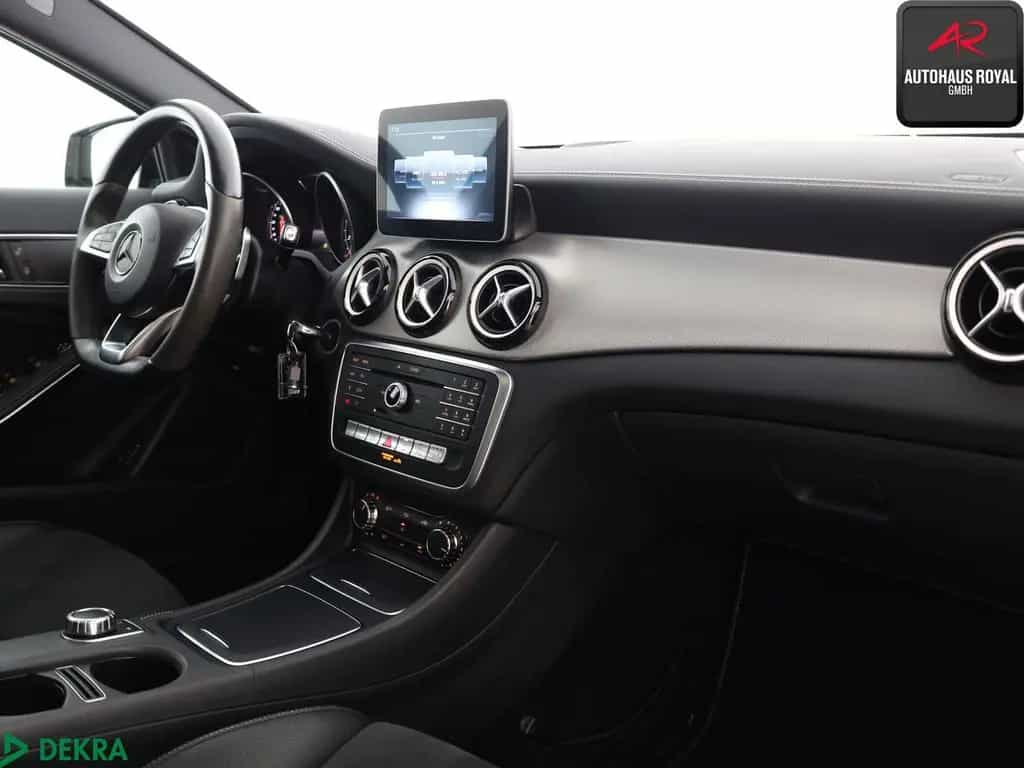 Mercedes-Benz GLA 200 AMG NIGHT PANO,KAMERA,PARKLENK,AMBIENTE 05/2017-photo-9