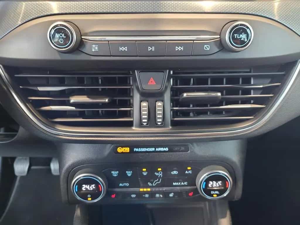 Ford Focus Turnier Active X Bluetooth Navi LED Klima 03/2021-photo-18