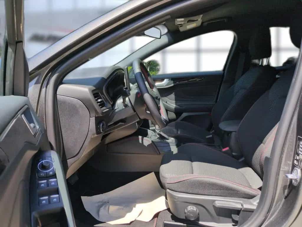 Ford Focus Turnier 1.0 EcoBoost ST-Line X Automati 07/2024-photo-9