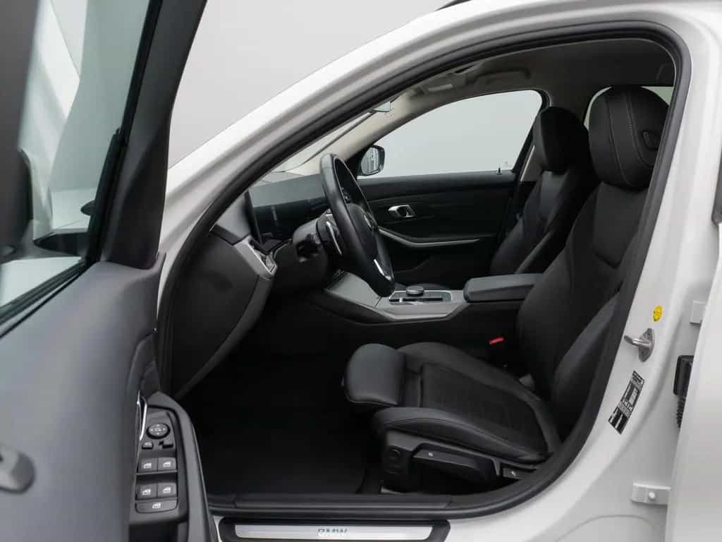 BMW 320 d Kamera HUD DAB AHK Alarm Sport Leder Ad.LED 02/2023-photo-19