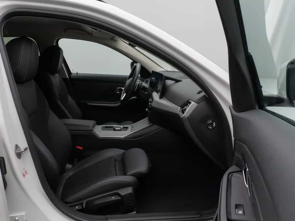 BMW 320 d Kamera HUD DAB AHK Alarm Sport Leder Ad.LED 02/2023-photo-24