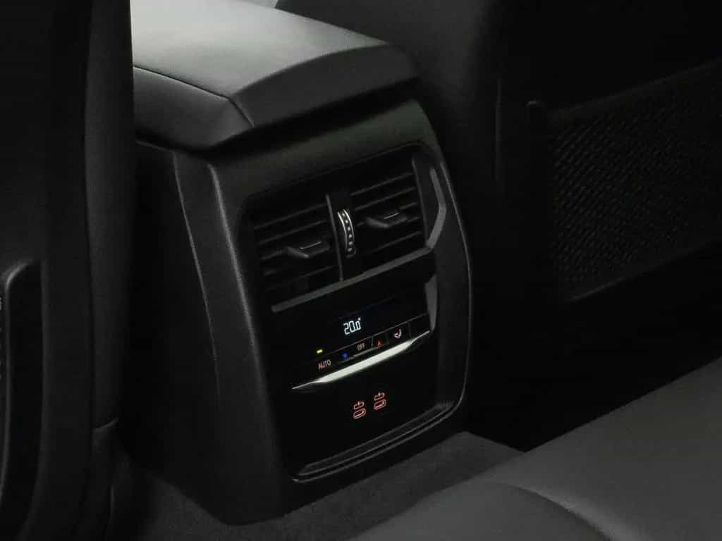 BMW 320 d Kamera HUD DAB AHK Alarm Sport Leder Ad.LED 02/2023-photo-27