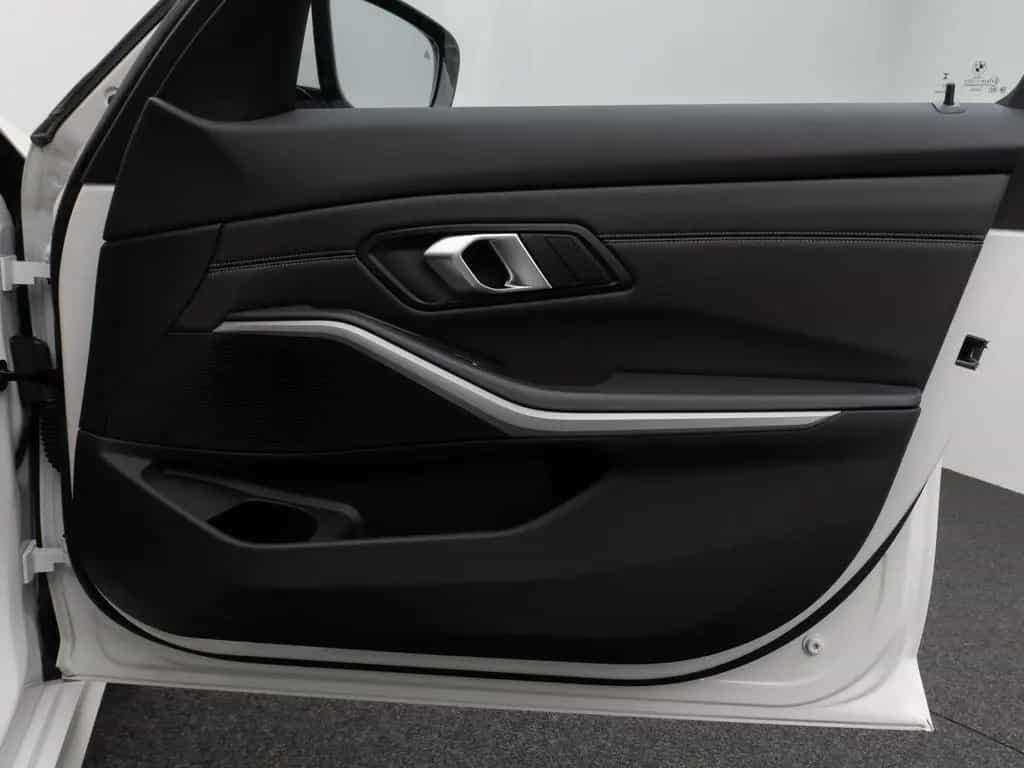 BMW 320 d Kamera HUD DAB AHK Alarm Sport Leder Ad.LED 02/2023-photo-30