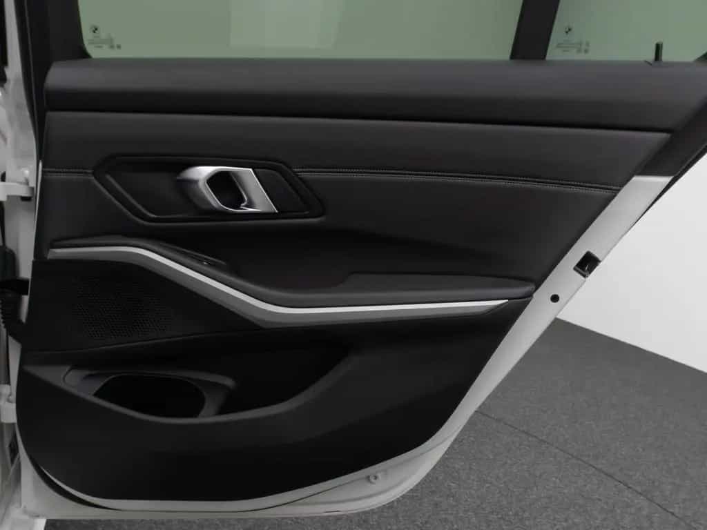 BMW 320 d Kamera HUD DAB AHK Alarm Sport Leder Ad.LED 02/2023-photo-31