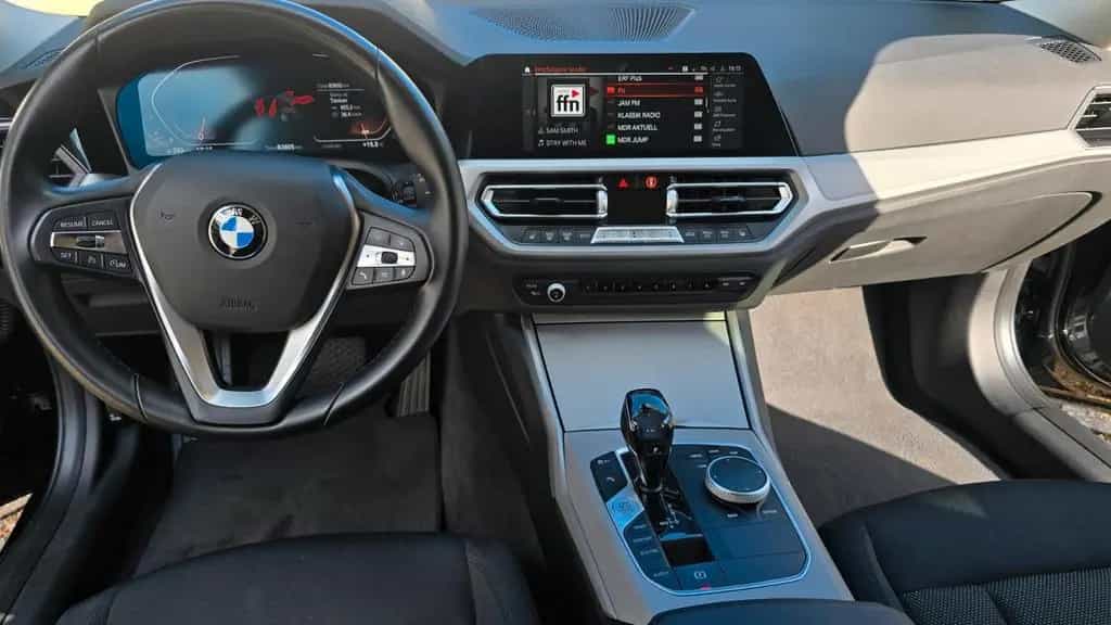 BMW 320 d Touring xDrive*AppleCar*LED*Live Cockpit* 05/2021-photo-2