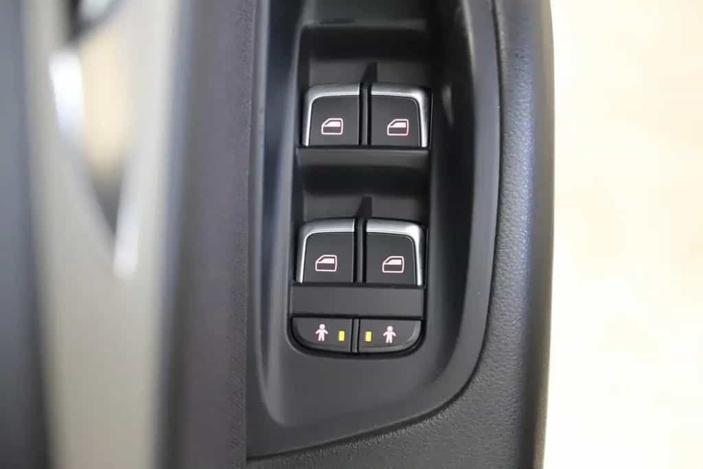 Audi A6 Avant 2.0TDI 190PS S tronic S Line Ultra Navi 10/2017-photo-37