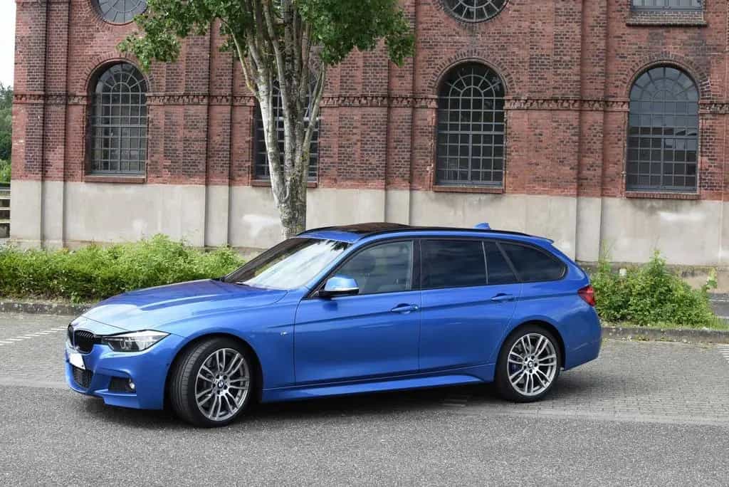 BMW 330 i Touring M Sport Shadow 1. Hd. Voll HUD 03/2019-photo-1