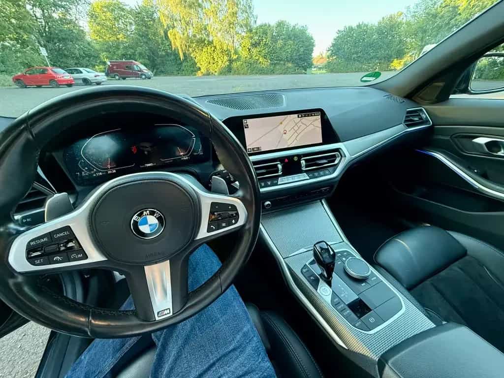 BMW 320 d Touring M Sport Automatik *top Zustand* 08/2021-photo-3