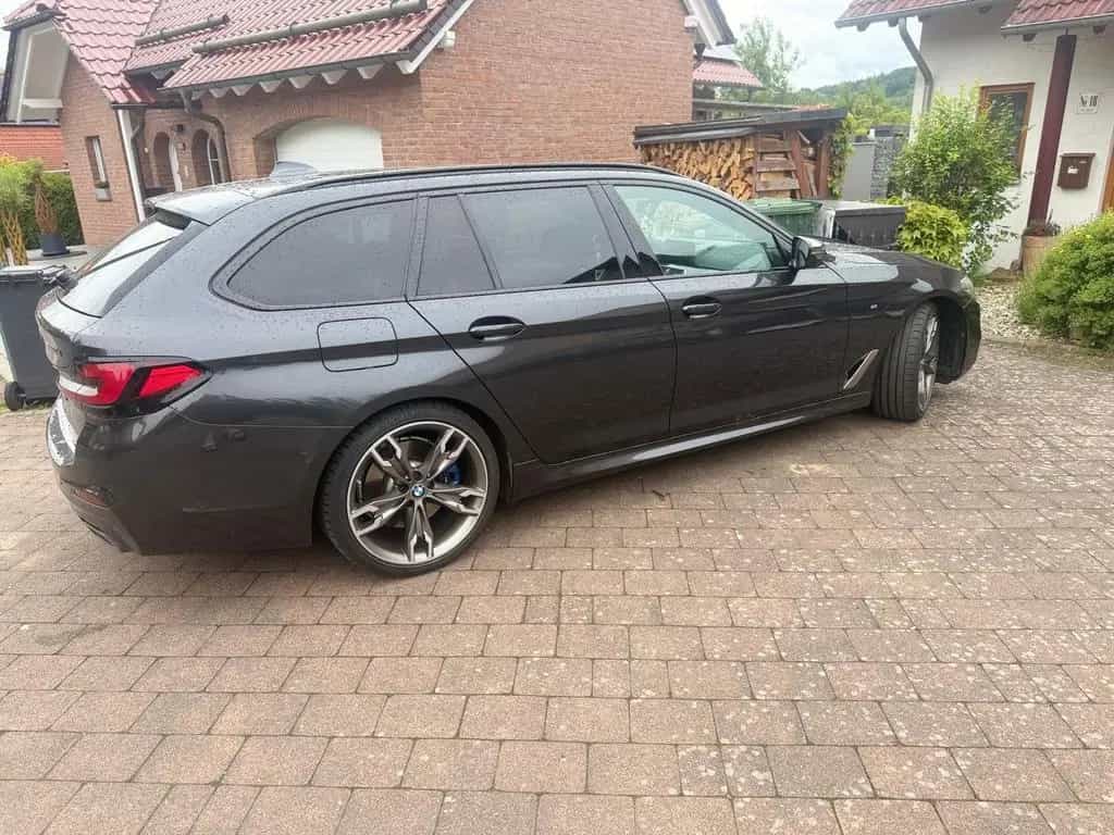 BMW M550 d xDrive Touring AHK Fond Entertainment Prof 03/2020-photo-1