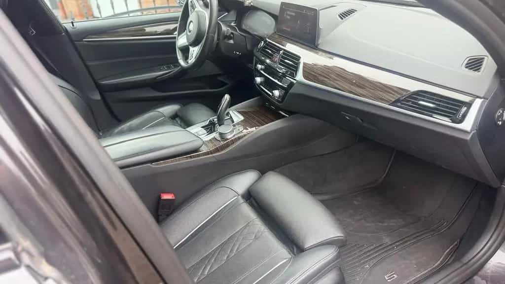 BMW M550 d xDrive Touring AHK Fond Entertainment Prof 03/2020-photo-2