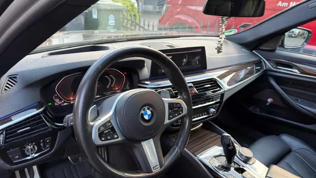 BMW M550 d xDrive Touring AHK Fond Entertainment Prof 03/2020-photo-3
