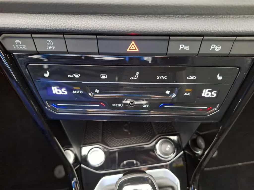 Volkswagen T-Roc R-Line 1.5 TSI DSG Businesspaket IQ.Drive 06/2024-photo-35