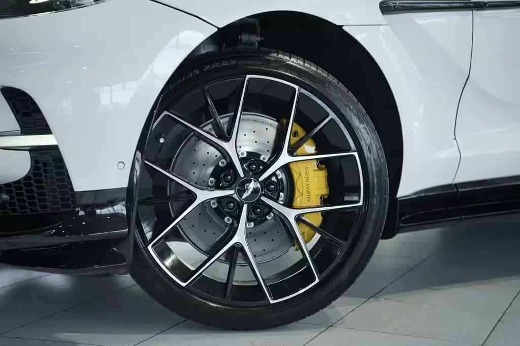 Aston Martin DBX 707 4.0 V8 *Carbon *MwSt. *Garantie *23 Zoll 02/2024-photo-2