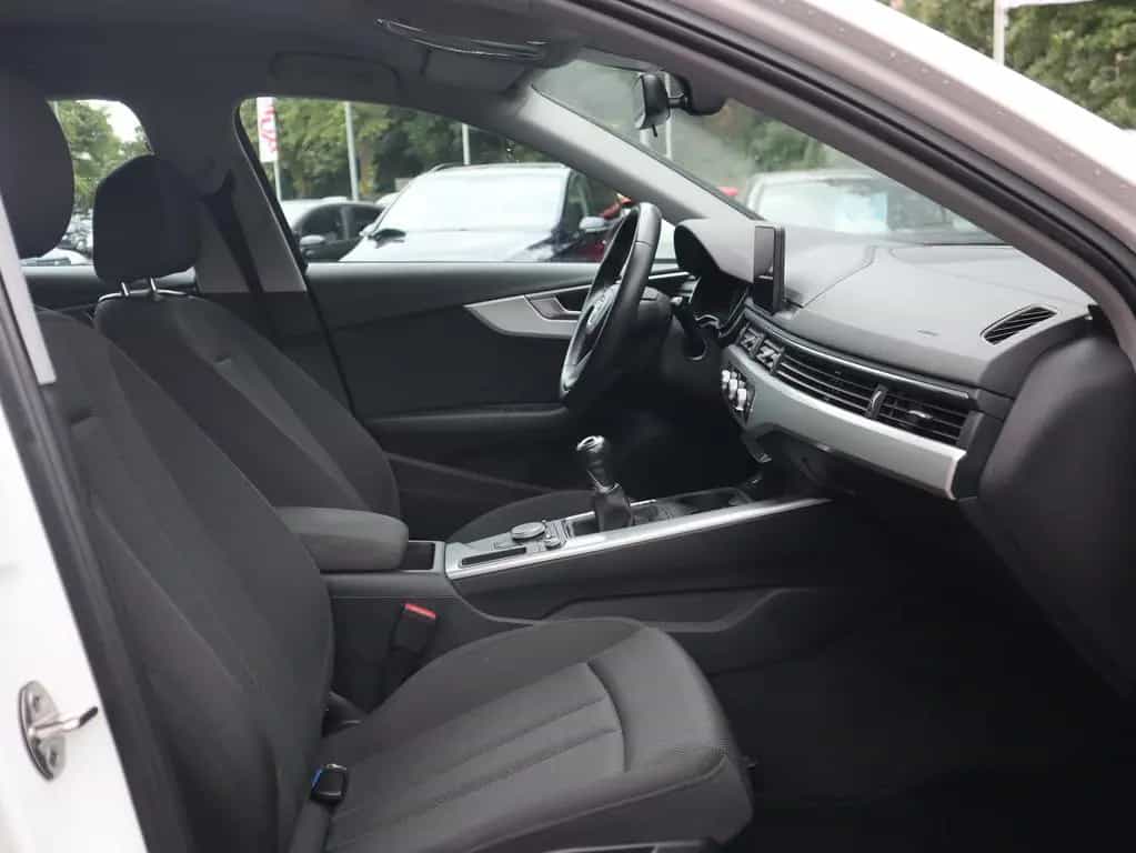 Audi A4 Avant 1.4 TFSI sport LED Navi Tempomat PDC 02/2018-photo-29