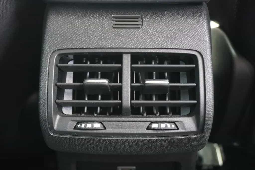 Citroën C4 PureTech 130 Aut. LED Navi 360° 08/2022-photo-13