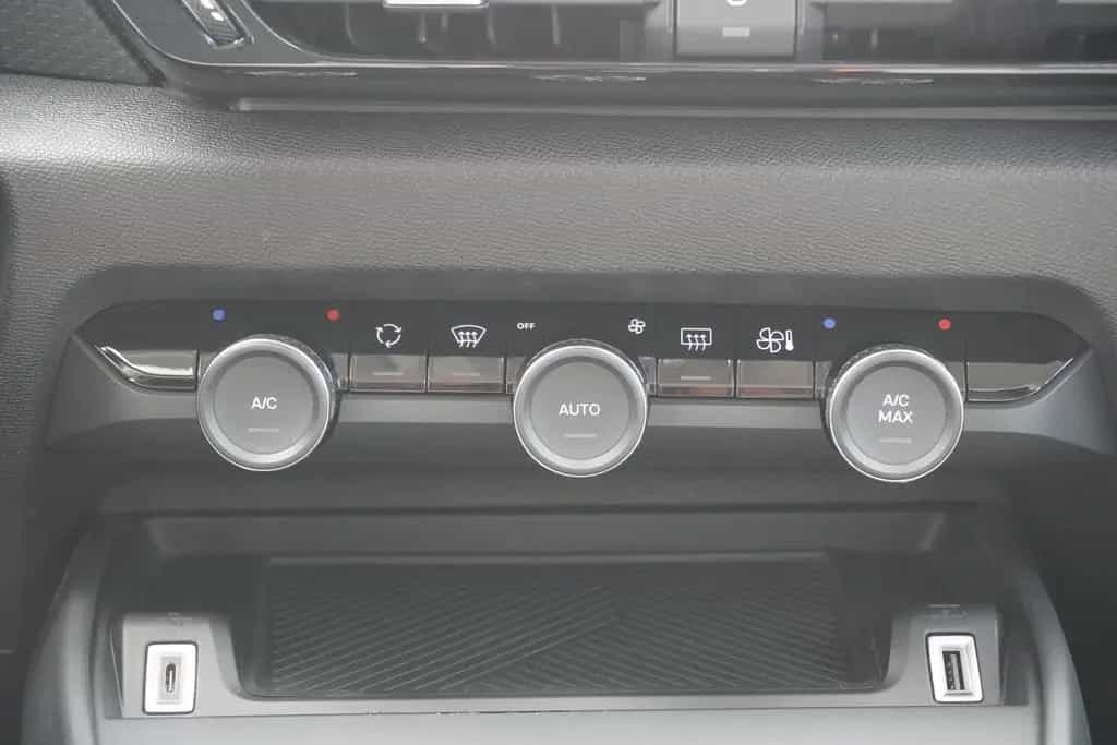 Citroën C4 PureTech 130 Aut. LED Navi 360° 08/2022-photo-20
