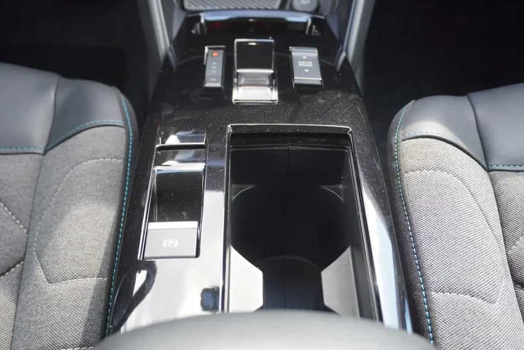 Citroën C4 PureTech 130 Aut. LED Navi 360° 08/2022-photo-22