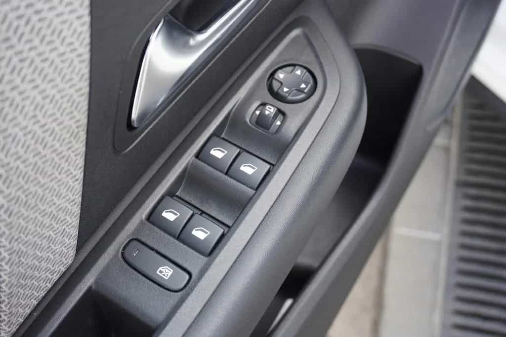 Citroën C4 PureTech 130 Aut. LED Navi 360° 08/2022-photo-25