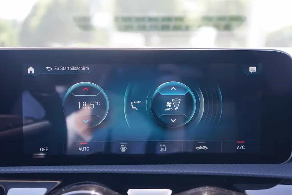 Mercedes-Benz A 220 A220 Progressive Klimaaut. LED Navi Panorama PDC 12/2018-photo-19