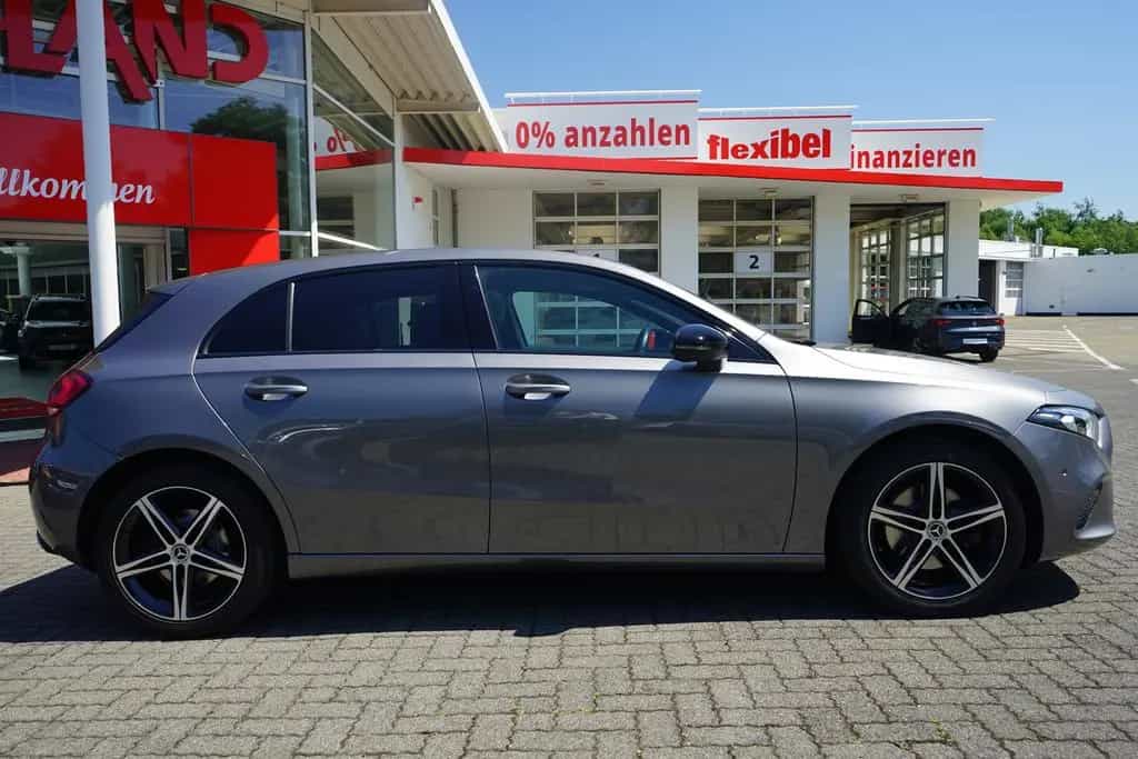 Mercedes-Benz A 220 A220 Progressive Klimaaut. LED Navi Panorama PDC 12/2018-photo-2
