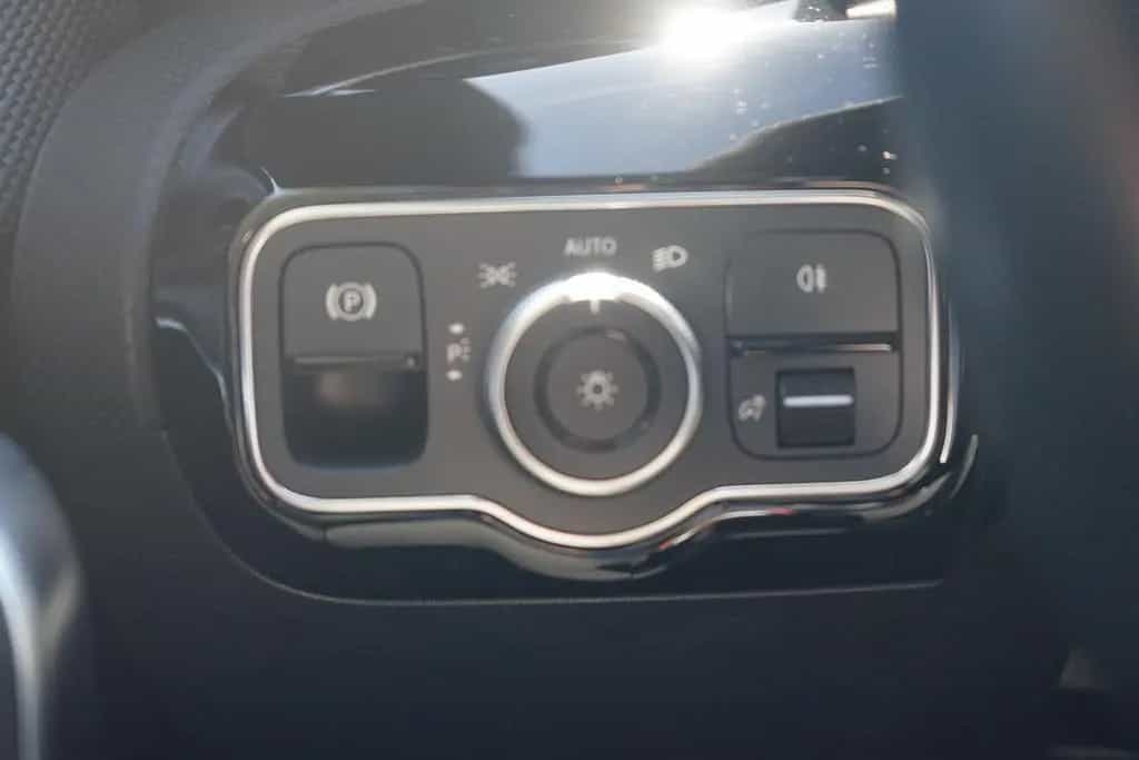 Mercedes-Benz A 220 A220 Progressive Klimaaut. LED Navi Panorama PDC 12/2018-photo-28