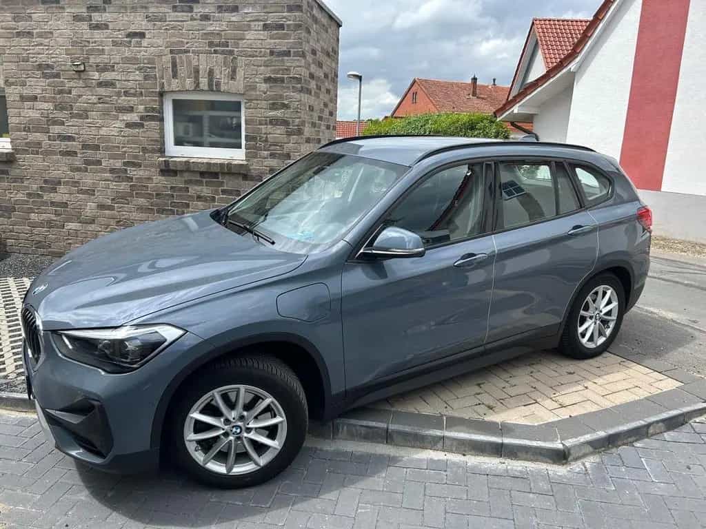 BMW X1 xDrive25e Hybrid AHK Scheckheft Unfallfrei 06/2020-photo-1