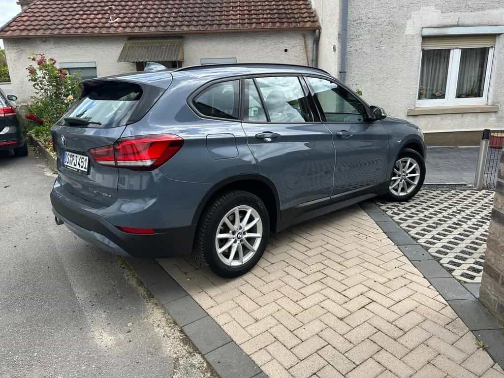 BMW X1 xDrive25e Hybrid AHK Scheckheft Unfallfrei 06/2020-photo-3