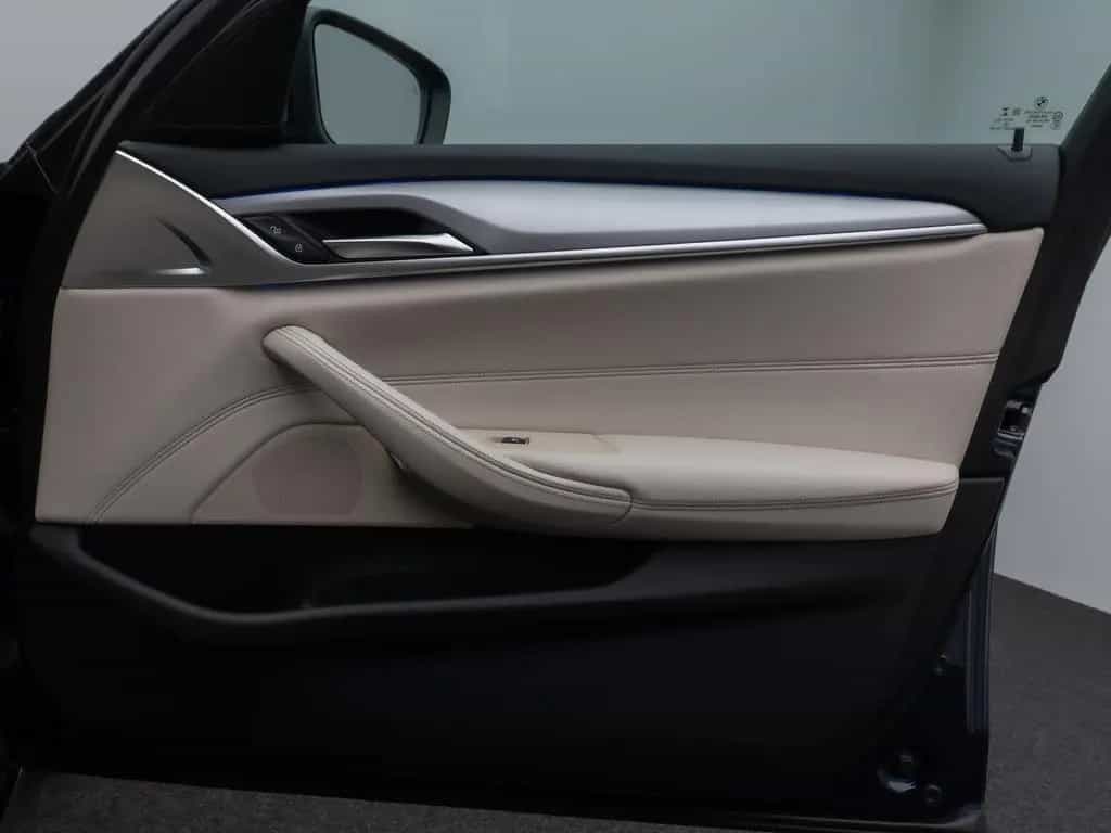 BMW 530 d xD Panoram Kamera HUD DAB HiFi SoftCl Sport 08/2020-photo-32