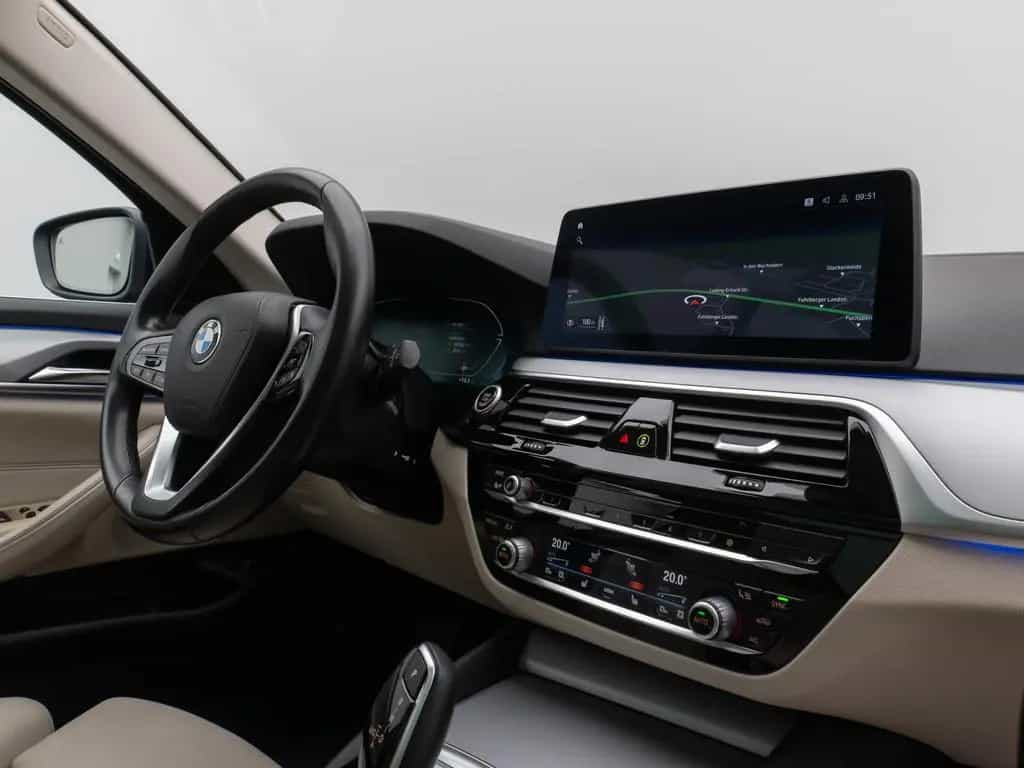 BMW 530 d xD Panoram Kamera HUD DAB HiFi SoftCl Sport 08/2020-photo-39