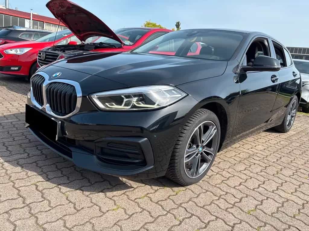 BMW 118 i Sport Line R-KAM KEYGO LED CARPLAY AMBIENTE 10/2021-photo-0