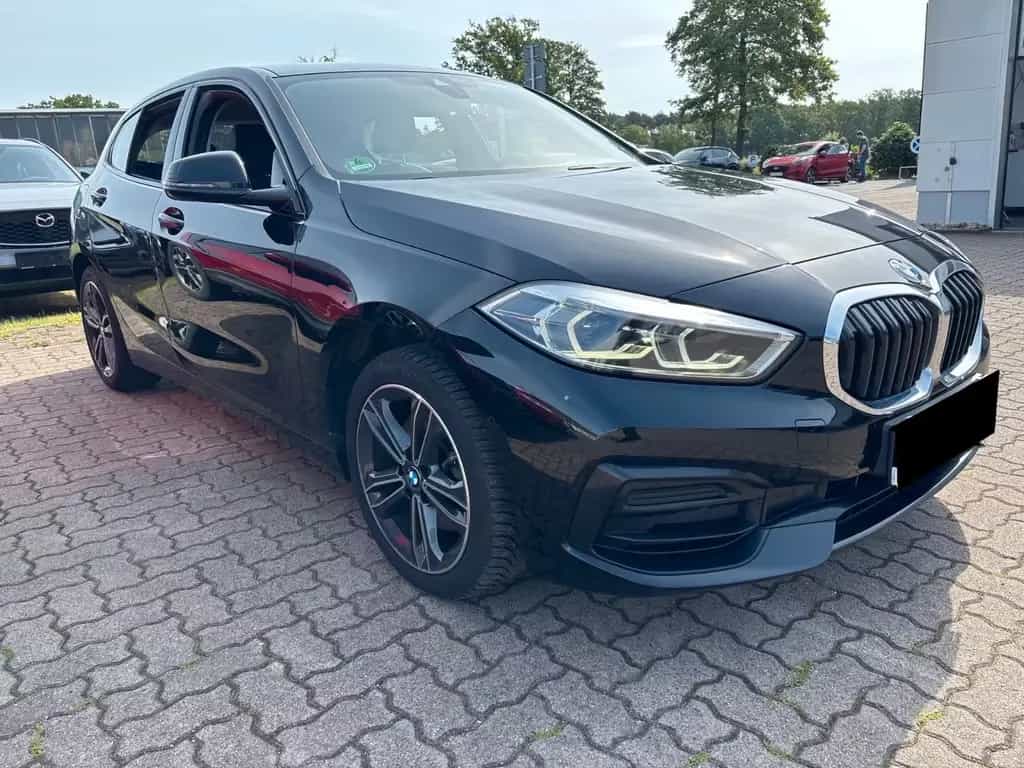 BMW 118 i Sport Line R-KAM KEYGO LED CARPLAY AMBIENTE 10/2021-photo-1