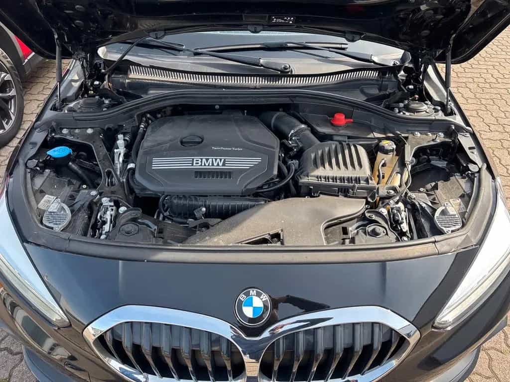 BMW 118 i Sport Line R-KAM KEYGO LED CARPLAY AMBIENTE 10/2021-photo-12