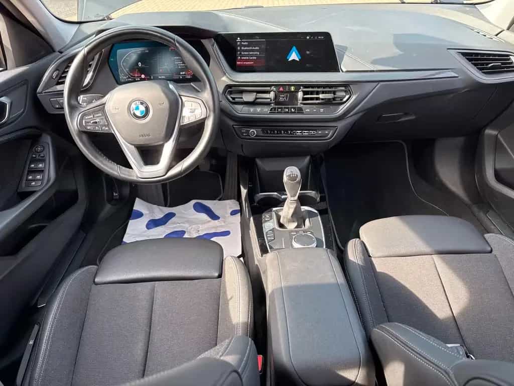 BMW 118 i Sport Line R-KAM KEYGO LED CARPLAY AMBIENTE 10/2021-photo-5
