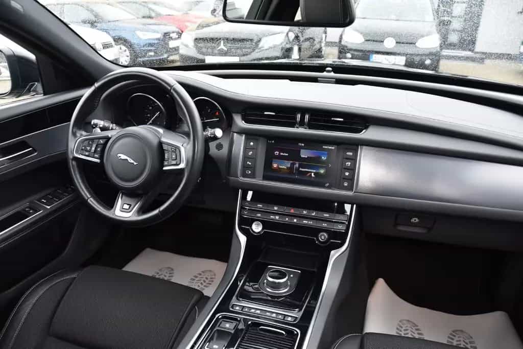 Jaguar XF 20d Sportbrake R-Sport *Panorama*Bi-Xenon* 11/2018-photo-10