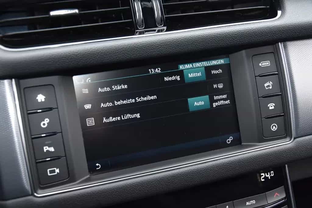 Jaguar XF 20d Sportbrake R-Sport *Panorama*Bi-Xenon* 11/2018-photo-24