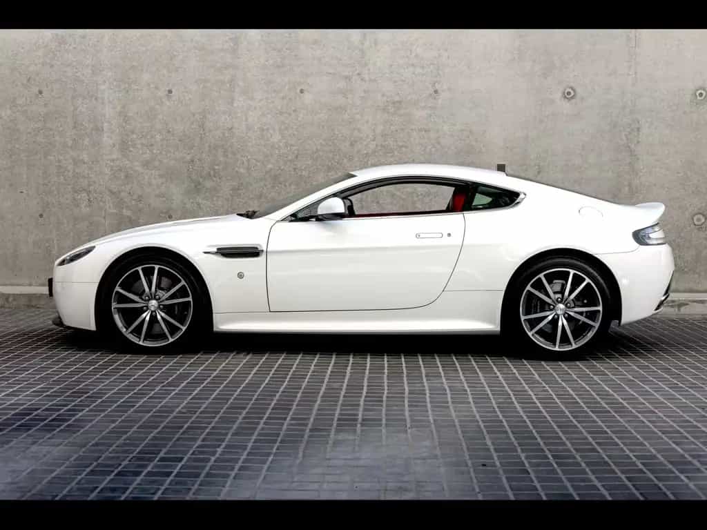 Aston Martin V8 Vantage S COUPE SPORTSHIFT II°STRATUS WHITE 03/2017-photo-1