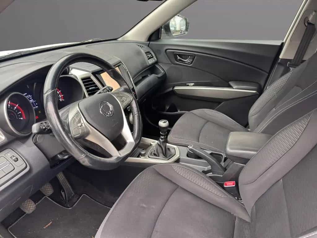 Ssangyong Tivoli Quartz 1.6 2WD *Navi/SHZ/RFK* 04/2017-photo-10