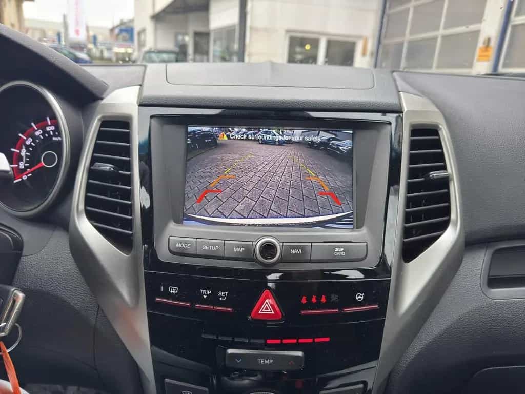 Ssangyong Tivoli Quartz 1.6 2WD *Navi/SHZ/RFK* 04/2017-photo-13