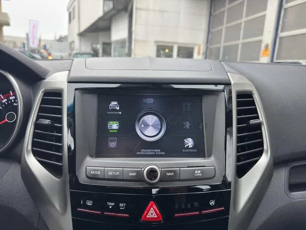 Ssangyong Tivoli Quartz 1.6 2WD *Navi/SHZ/RFK* 04/2017-photo-15