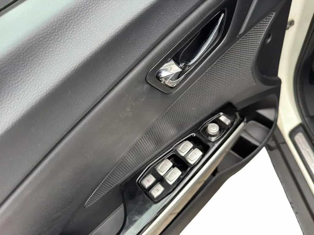 Ssangyong Tivoli Quartz 1.6 2WD *Navi/SHZ/RFK* 04/2017-photo-9