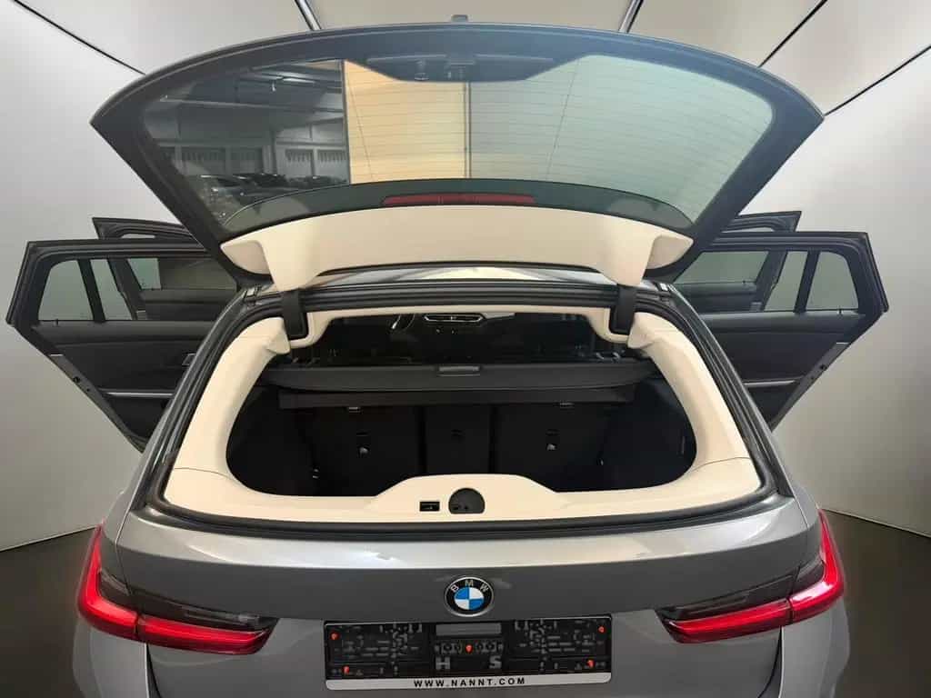 BMW 320 d T xDrive Shadow-Line AHK*WIDE*LED*CARPLAY 10/2023-photo-17