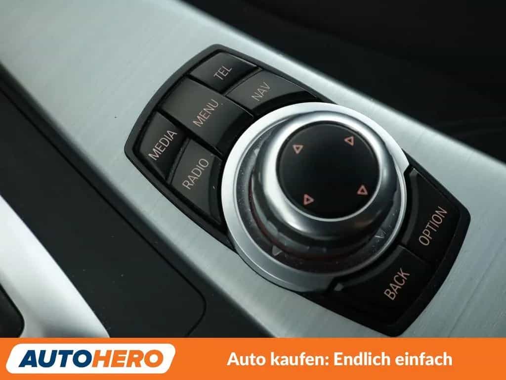 BMW 330 i Advantage Aut.*NAVI*PDC*LED*ACC*ALU* 04/2017-photo-27