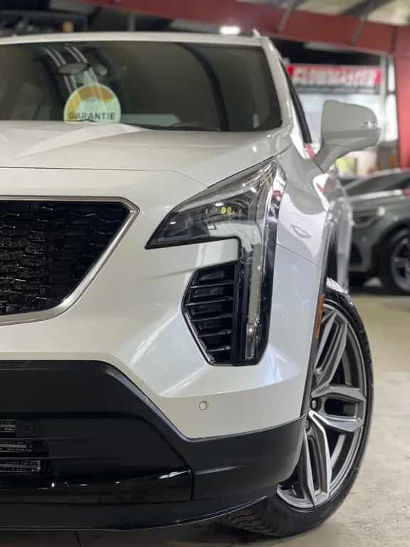 Cadillac XT4 SPORT+AWD+360°KAMERA+AHK+NAVI+UNFALLFREI+GARANTI 06/2024-photo-2