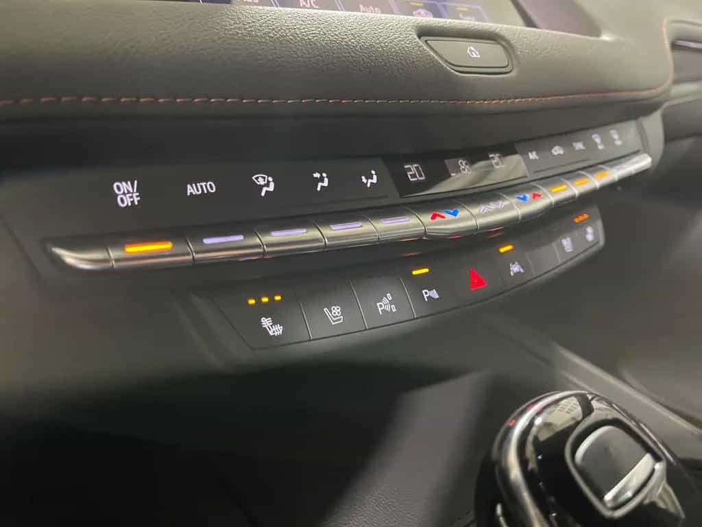 Cadillac XT4 SPORT+AWD+360°KAMERA+AHK+NAVI+UNFALLFREI+GARANTI 06/2024-photo-21