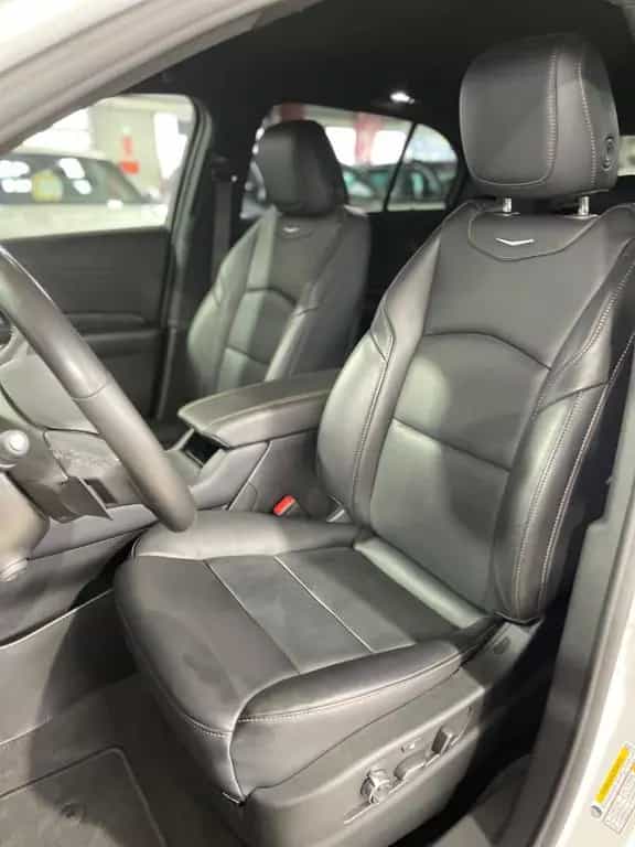 Cadillac XT4 SPORT+AWD+360°KAMERA+AHK+NAVI+UNFALLFREI+GARANTI 06/2024-photo-33
