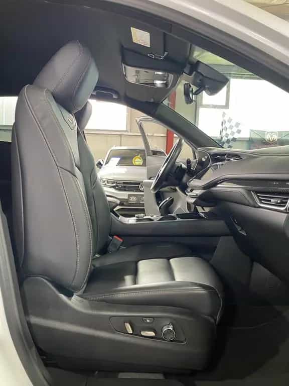 Cadillac XT4 SPORT+AWD+360°KAMERA+AHK+NAVI+UNFALLFREI+GARANTI 06/2024-photo-36