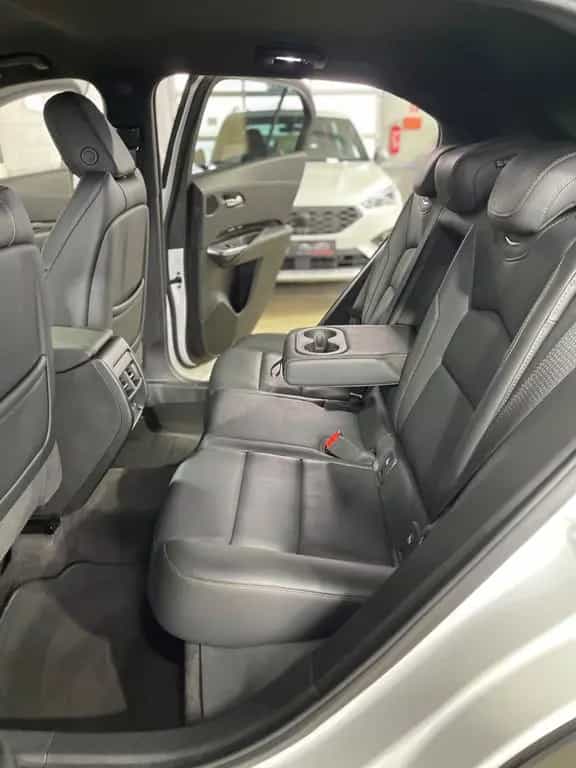 Cadillac XT4 SPORT+AWD+360°KAMERA+AHK+NAVI+UNFALLFREI+GARANTI 06/2024-photo-37