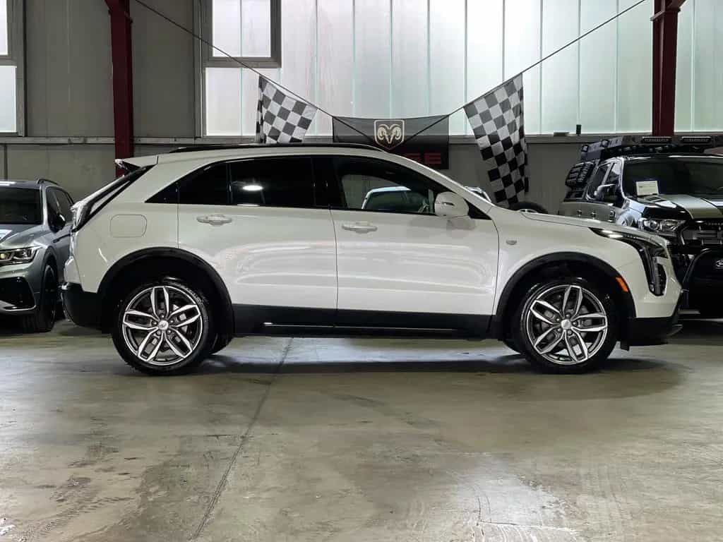 Cadillac XT4 SPORT+AWD+360°KAMERA+AHK+NAVI+UNFALLFREI+GARANTI 06/2024-photo-4