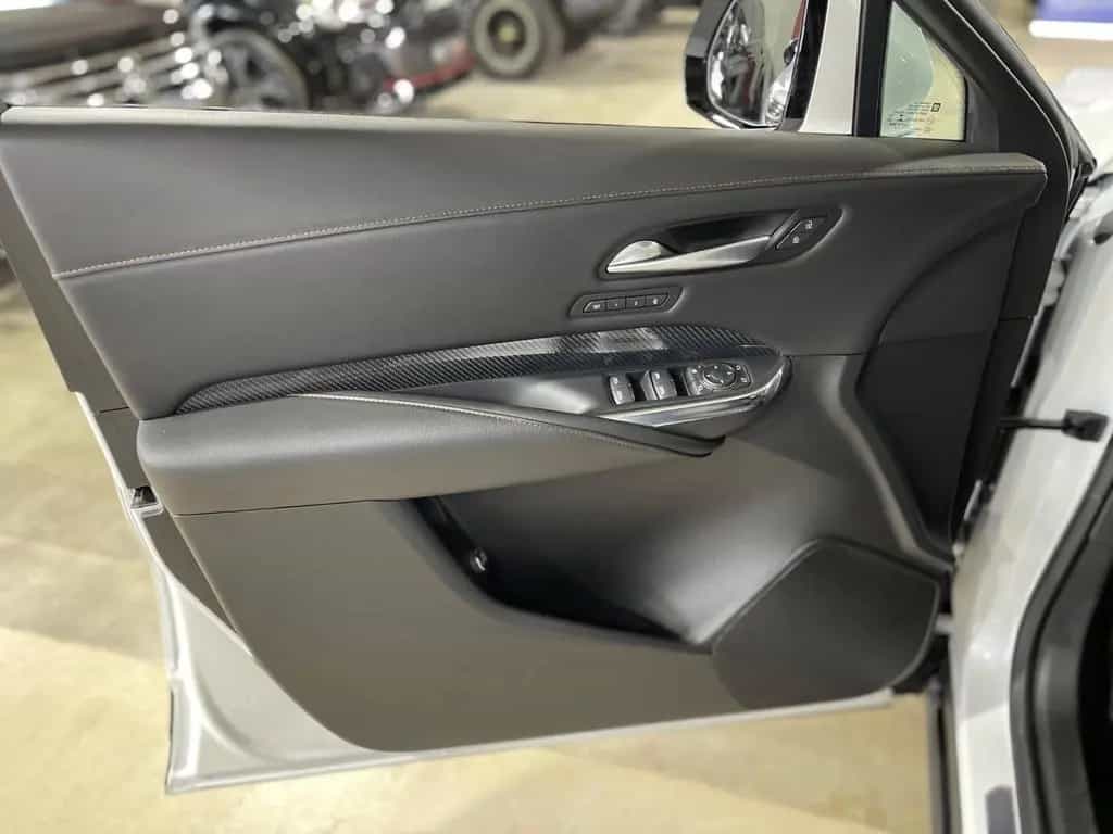 Cadillac XT4 SPORT+AWD+360°KAMERA+AHK+NAVI+UNFALLFREI+GARANTI 06/2024-photo-42